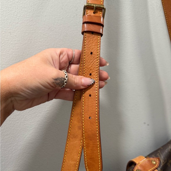 Louis Vuitton Samur 35 large Crossbody Bag bag - Picture 5 of 12